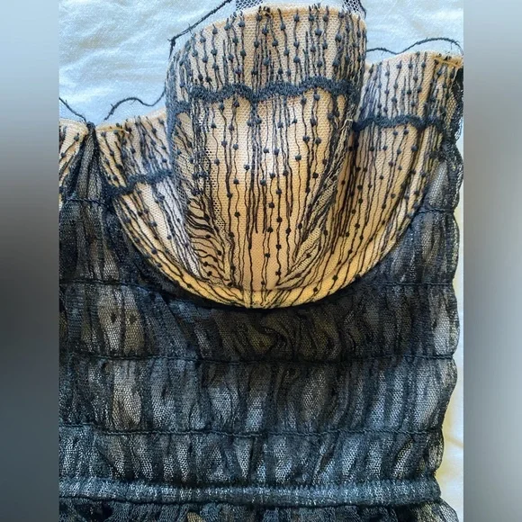 Victoria's Secret Black & Nude Dot Lace Ruched
Longline Bra - Picture 3 of 7